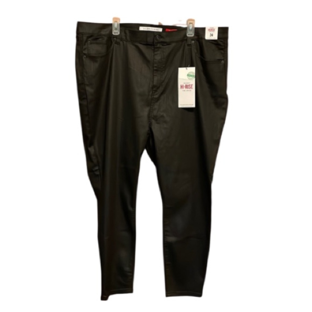 Women’s 24W Celebrity Pink Jeans